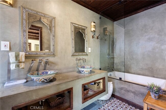 Building Photo - 3092 Laurel Canyon Blvd