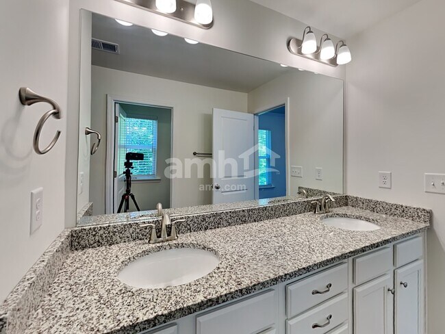 Building Photo - 510 Cash Cir