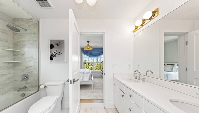 Building Photo - 17 Bayview Rd