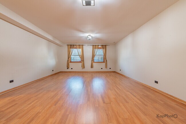 Building Photo - 519 S Maplewood Ave