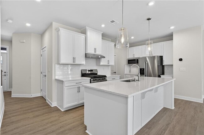 Building Photo - 325 Enchanted Ct