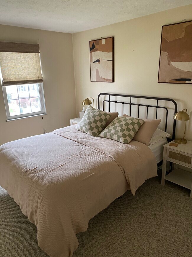 Bedroom 2 - 246 E Commons Dr