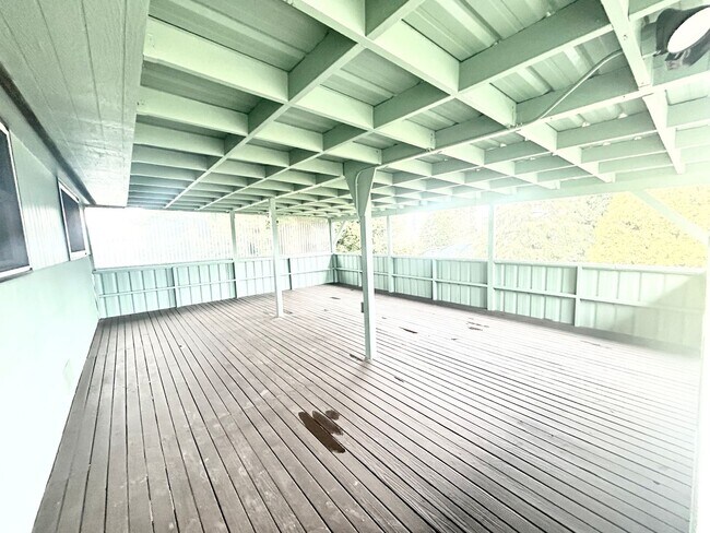 Building Photo - Beautiful Garden Entrance 4 bedroom home in Seattle, minutes away from major highways.