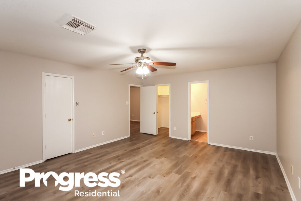 Building Photo - 12418 Sterlingstone Dr