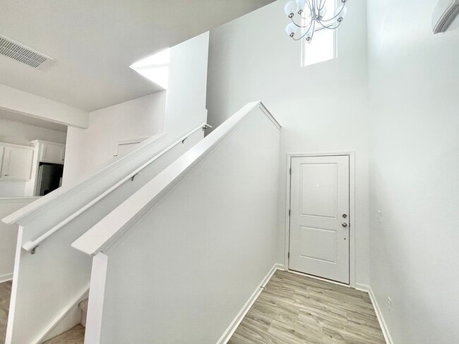 Building Photo - BEAUTIFUL 3 br paired home with attached garage, close to I-77 and I-40