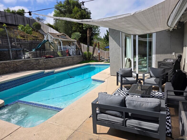 Building Photo - 6097 Charae St