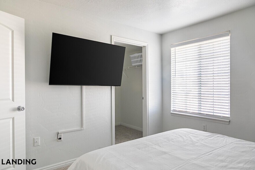 Building Photo - 5657 W Barn Rd