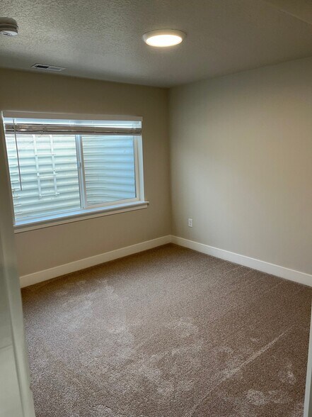 Building Photo - 4672 Alder Dr