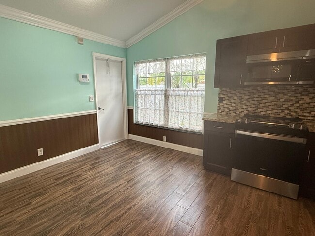 Building Photo - 9707 Sun Pointe Dr