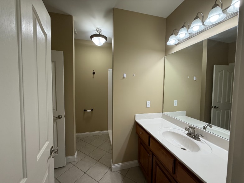 Building Photo - 133 Garden Dr