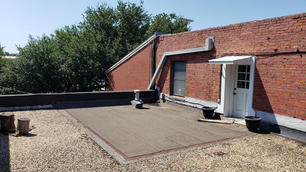 Building Photo - 114 N Kilgore St