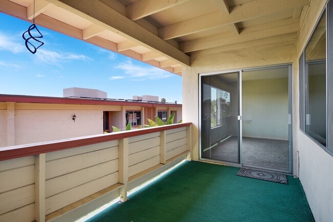 Building Photo - 2 bedroom 2 bath condo for rent in San Car...
