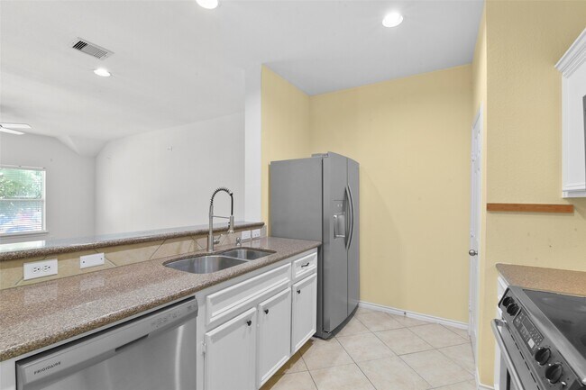Building Photo - 2711 Polk St
