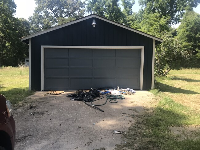 Building Photo - 421 Redbud Ridge