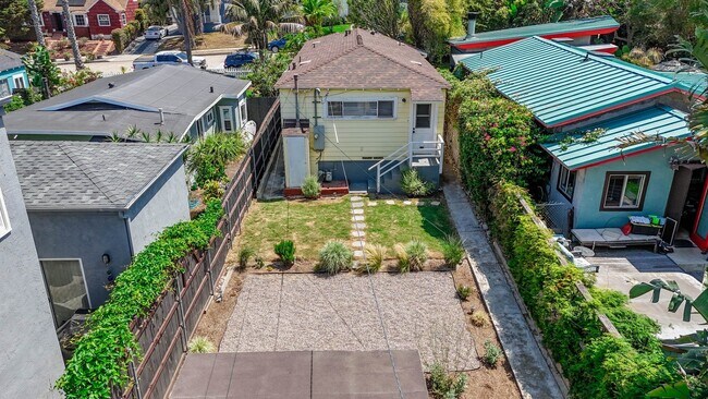 Building Photo - Charming Ocean Beach Home!