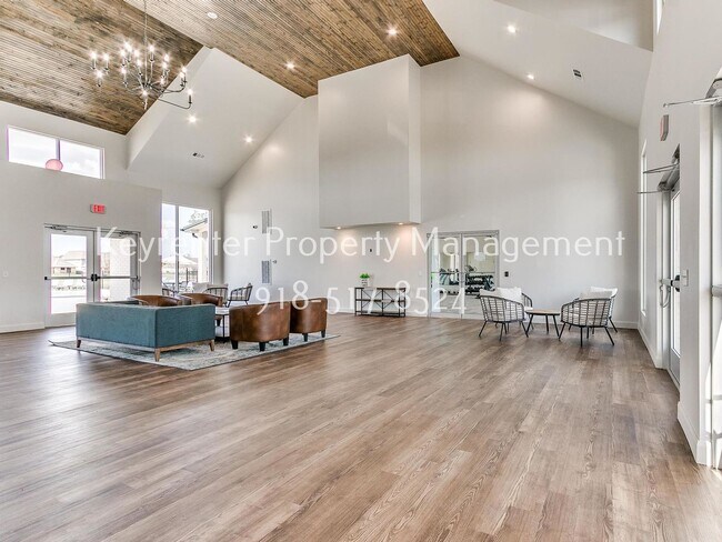 Building Photo - 12461 S Lakewood Ave