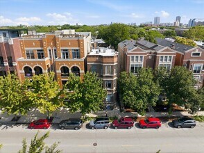 Building Photo - 1128 W Diversey Pkwy