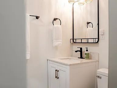 Building Photo - Cozy Updated Home Near Beaches, Shops & BayCare Ballpark