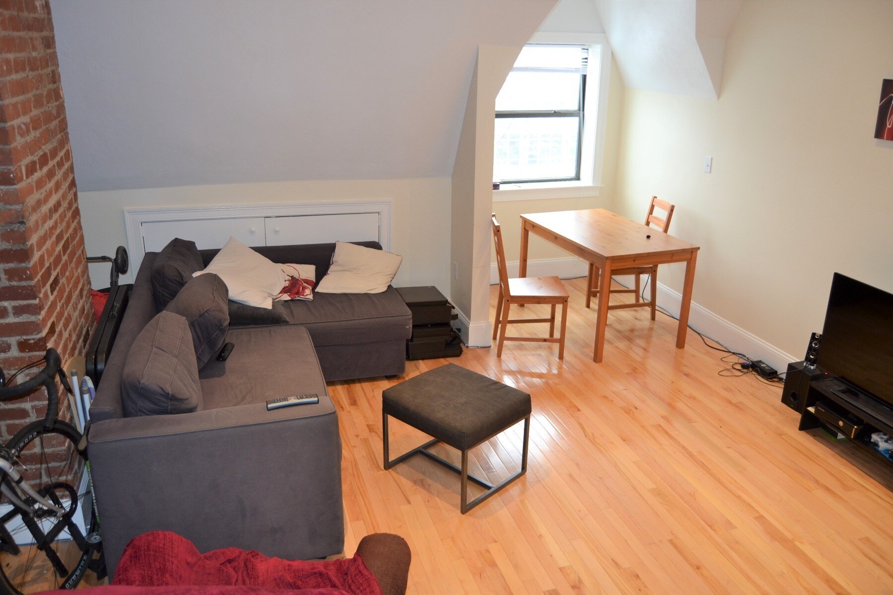 Building Photo - 1203 Beacon St