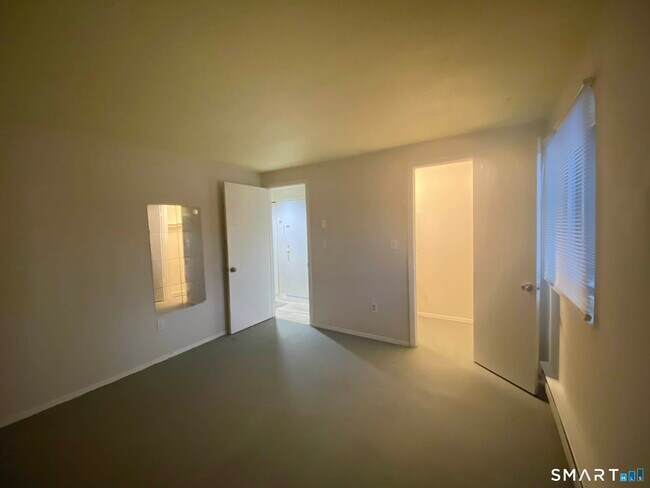 Building Photo - 7 Padanaram Rd