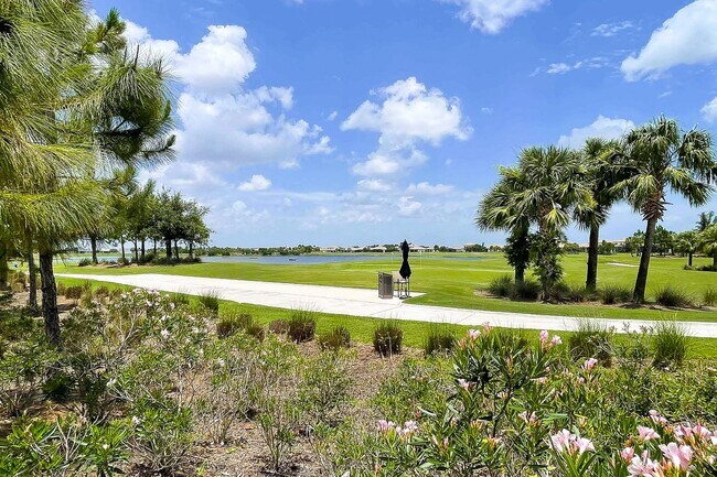Building Photo - Stunning 2 Bed/2 Bath Home in Esplanade wi...