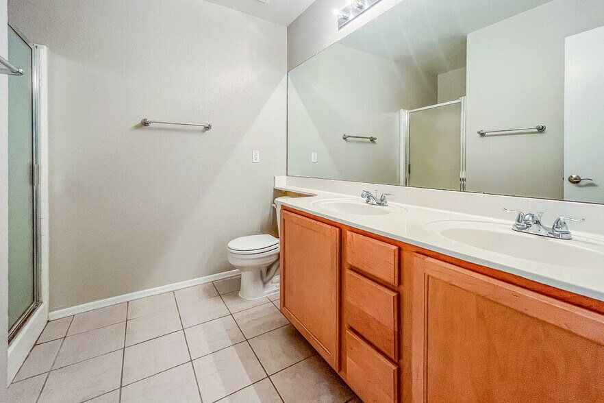 Building Photo - 1727 E Alicia Dr
