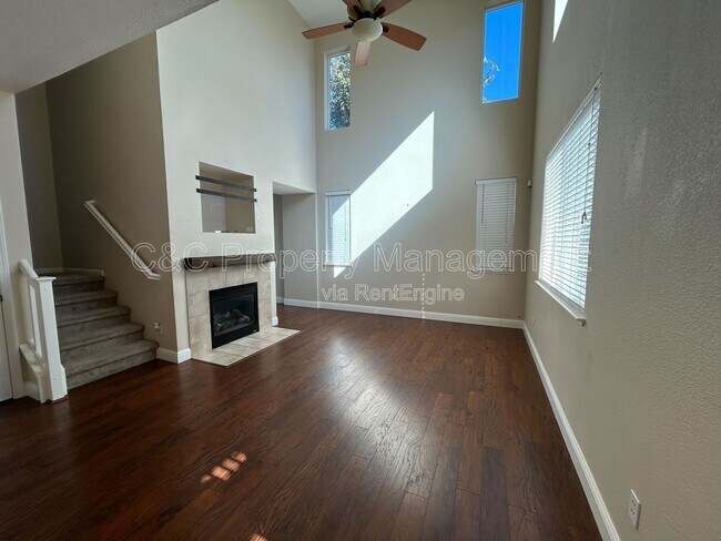 Building Photo - 5023 Lakeshore Dr