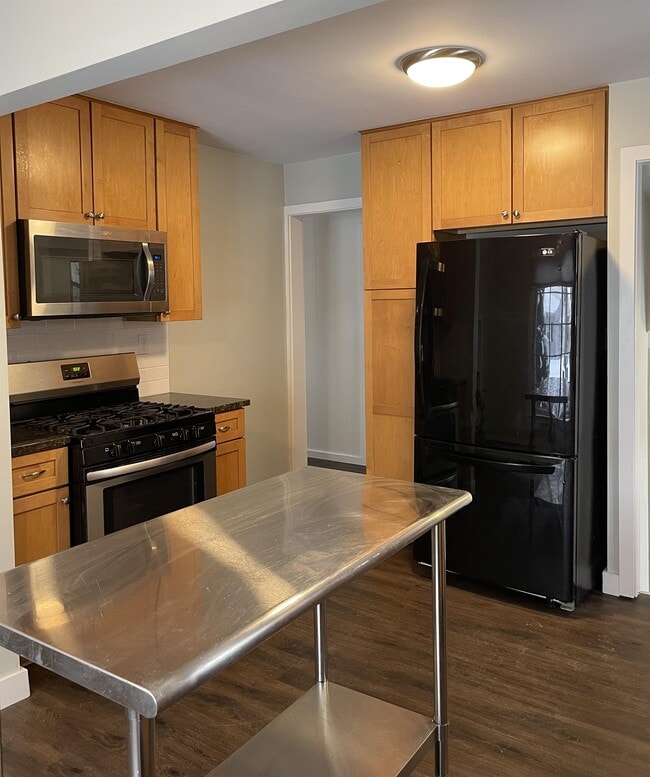 Primary Photo - 610 Parkside Dr