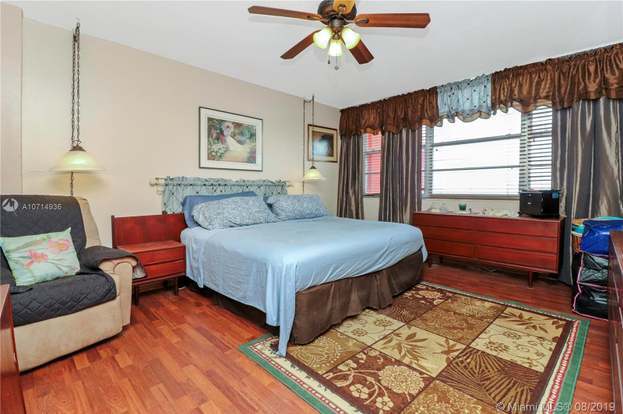 Building Photo - 1351 NE Miami Gardens Dr