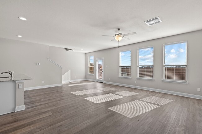 Building Photo - New Stunning Townhouse for Rent!