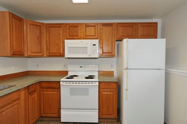 Building Photo - Basement 2 bed 1 bath unit