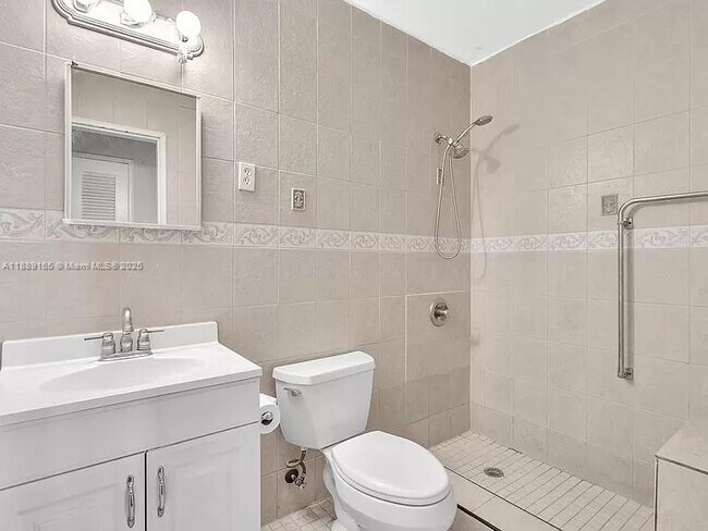 Building Photo - 1451 NE 170th St