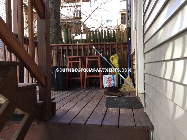 Building Photo - 266 Gold St