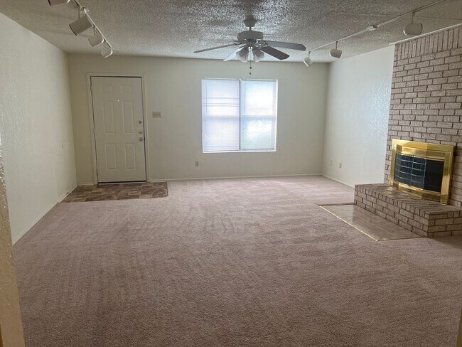 Building Photo - 2801 Schwald Rd - Call LONGHORN PROPERTIES...