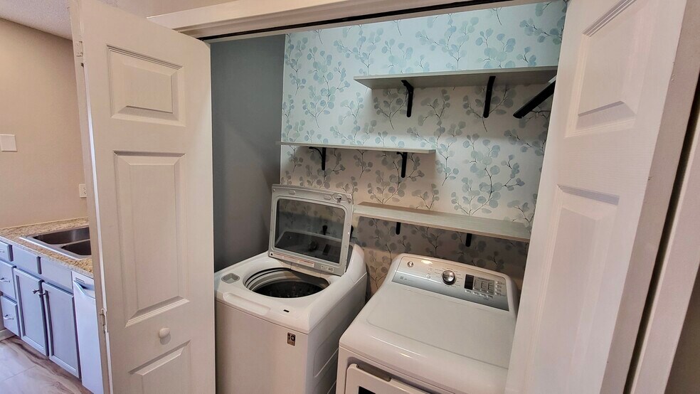 Laundry - 307 Smallwood Ct