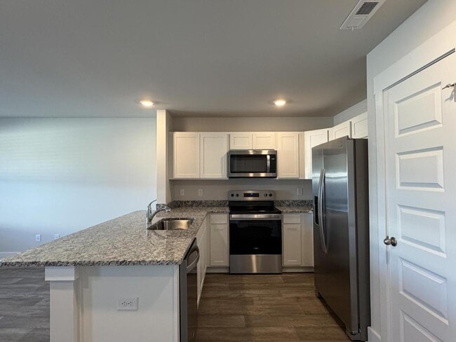 Building Photo - 105 S Grassland Rd