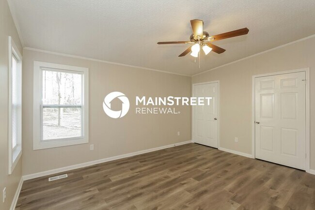 Building Photo - 3 Bedroom Pet-Friendly Home in Charlotte, NC with Main Street Renewal