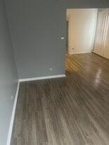 Building Photo - 1016 E 150th Pl