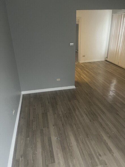 Primary Photo - 1016 E 150th Pl