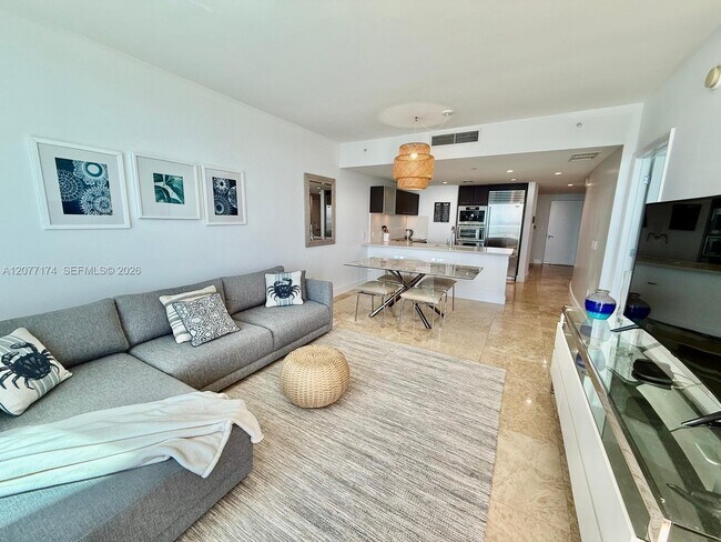 Building Photo - 17001 Collins Ave