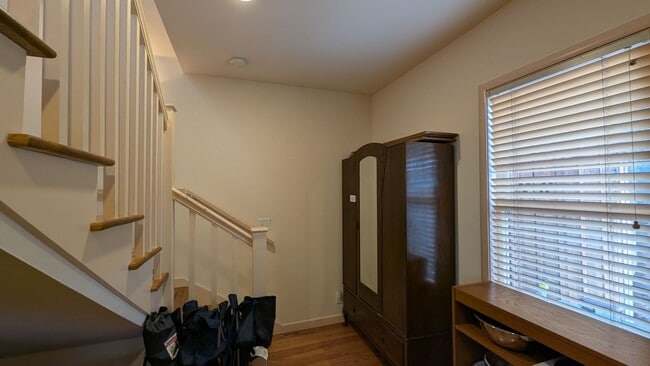 Building Photo - Quaint Historical Home near Downtown Pacif...