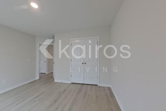 Building Photo - 304 Common Reed Dr