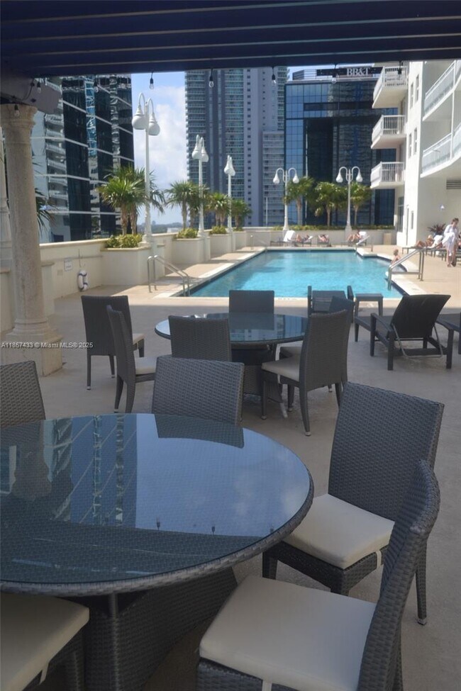 Building Photo - 1200 Brickell Bay Dr