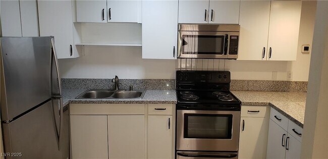 Building Photo - 5136 Golden Ln