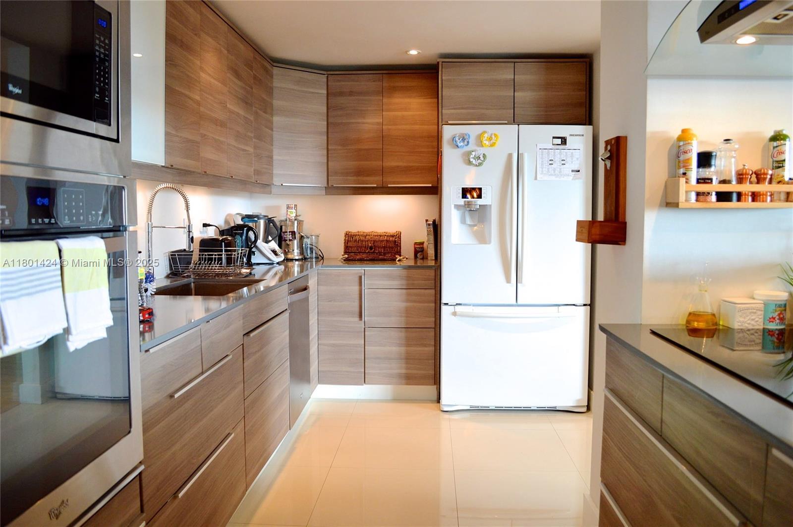 Building Photo - 2451 Brickell Ave