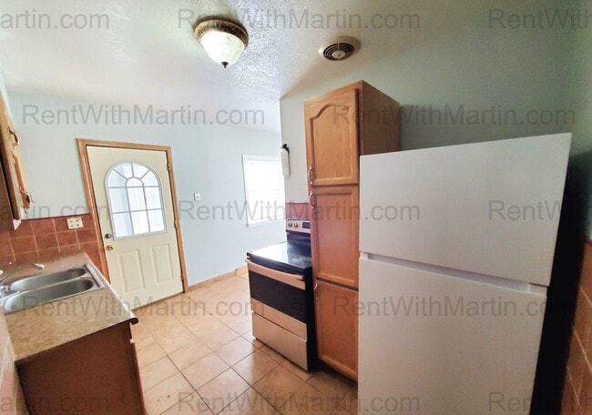 Building Photo - 1112-1114 Byron Ave