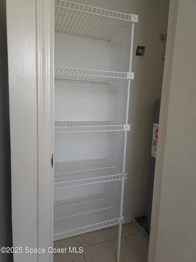 Building Photo - 245 Spring Dr