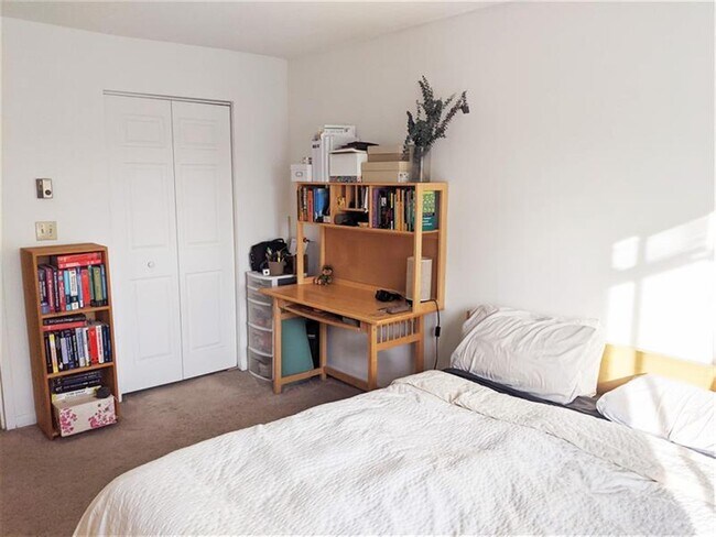 Building Photo - 42 Belmont St