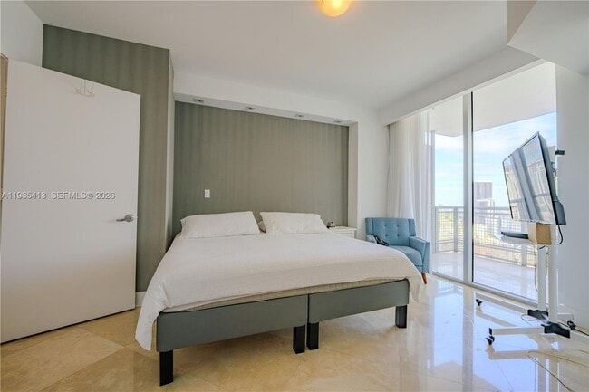 Building Photo - 350 S Miami Ave