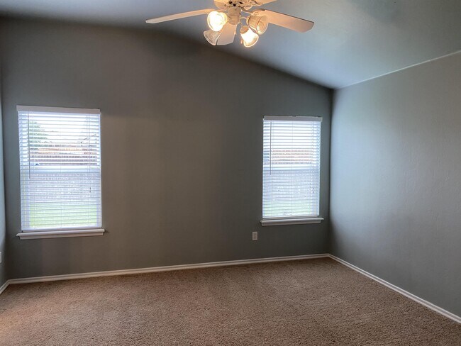 Building Photo - 18101 Viento Dr
